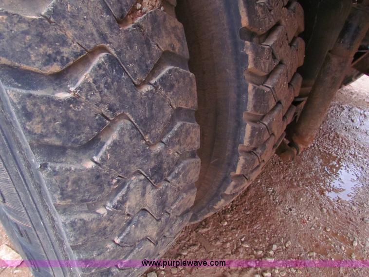 image for item AN9976 2001 Mack CH613 water truck