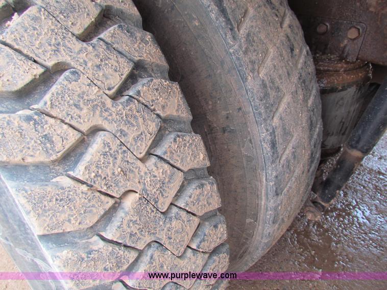 image for item AN9976 2001 Mack CH613 water truck