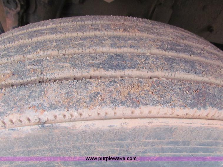 image for item AN9976 2001 Mack CH613 water truck