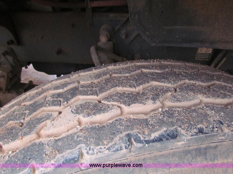 image for item AN9976 2001 Mack CH613 water truck