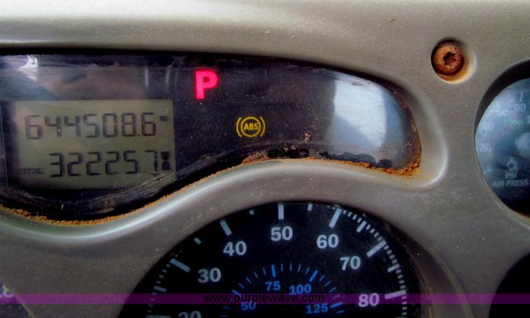 image for item AN9976 2001 Mack CH613 water truck