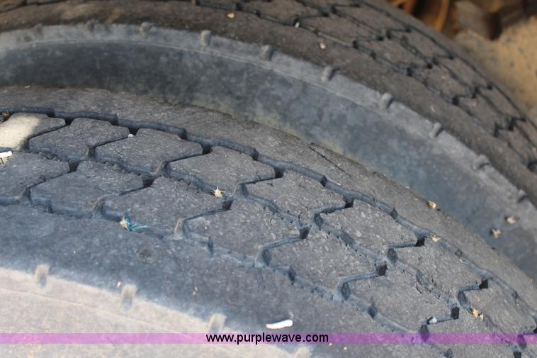 image for item C3753 1987 Timpte double hopper bottom trailer