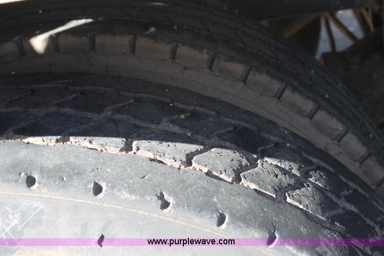 image for item C3753 1987 Timpte double hopper bottom trailer