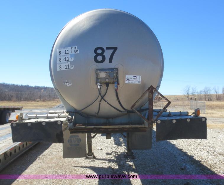 image for item F6824 1979 Polar 5,000 gallon tanker trailer