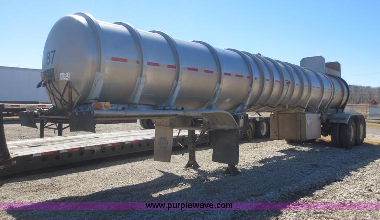 image for item F6824 1979 Polar 5,000 gallon tanker trailer