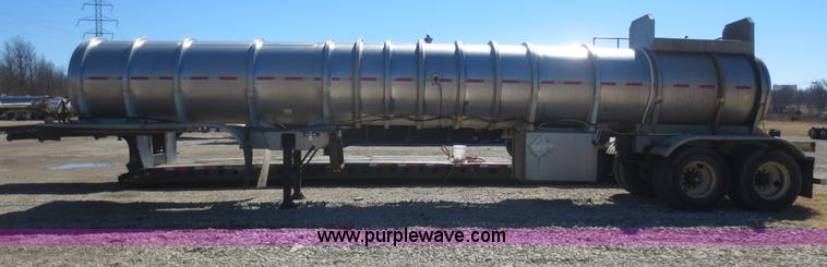 image for item F6824 1979 Polar 5,000 gallon tanker trailer