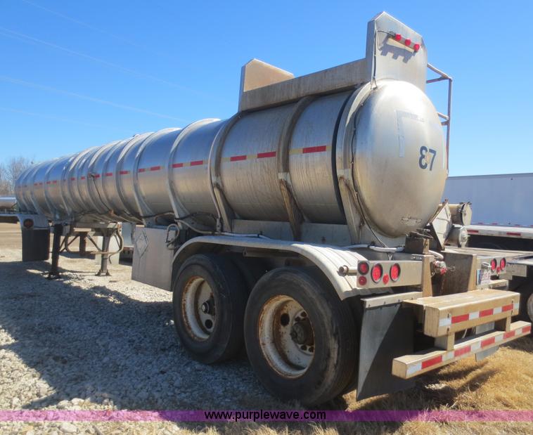 image for item F6824 1979 Polar 5,000 gallon tanker trailer