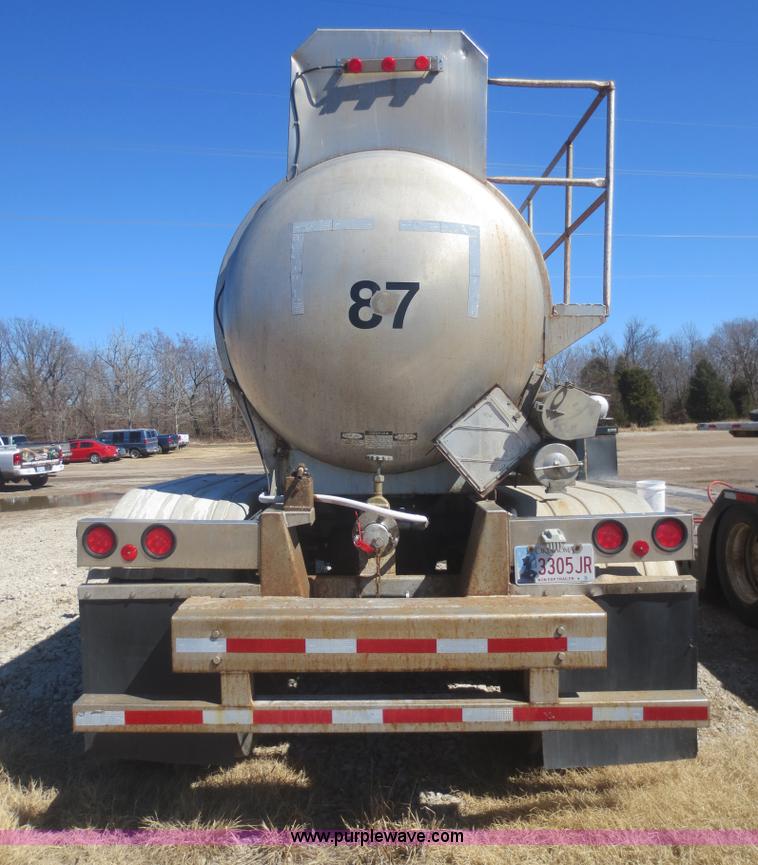 image for item F6824 1979 Polar 5,000 gallon tanker trailer