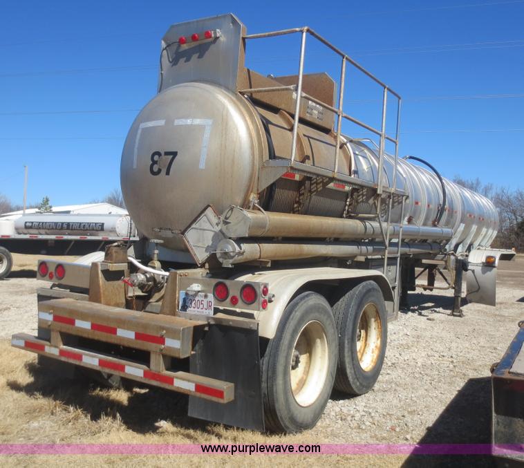 image for item F6824 1979 Polar 5,000 gallon tanker trailer