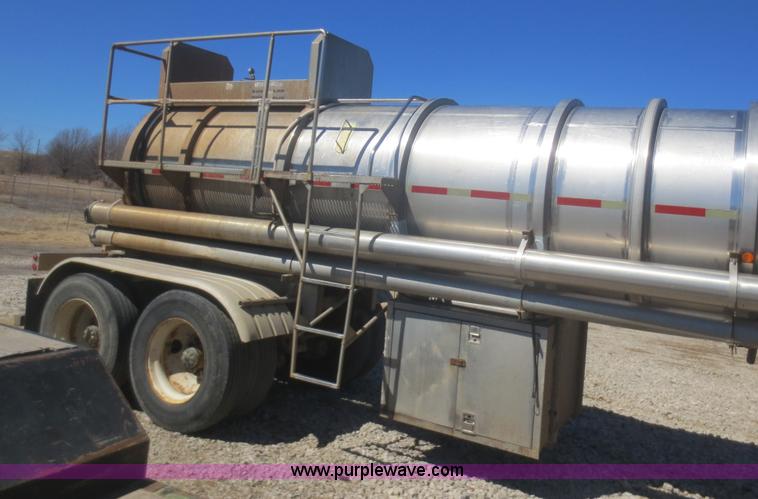 image for item F6824 1979 Polar 5,000 gallon tanker trailer