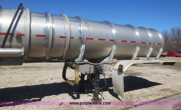 image for item F6824 1979 Polar 5,000 gallon tanker trailer