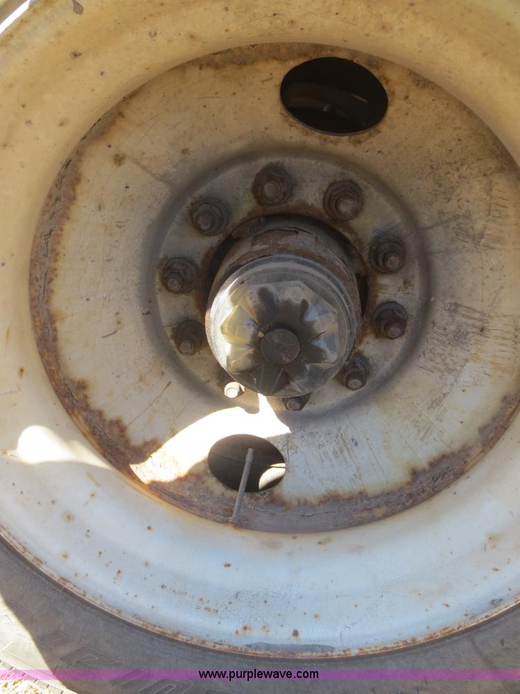 image for item F6824 1979 Polar 5,000 gallon tanker trailer