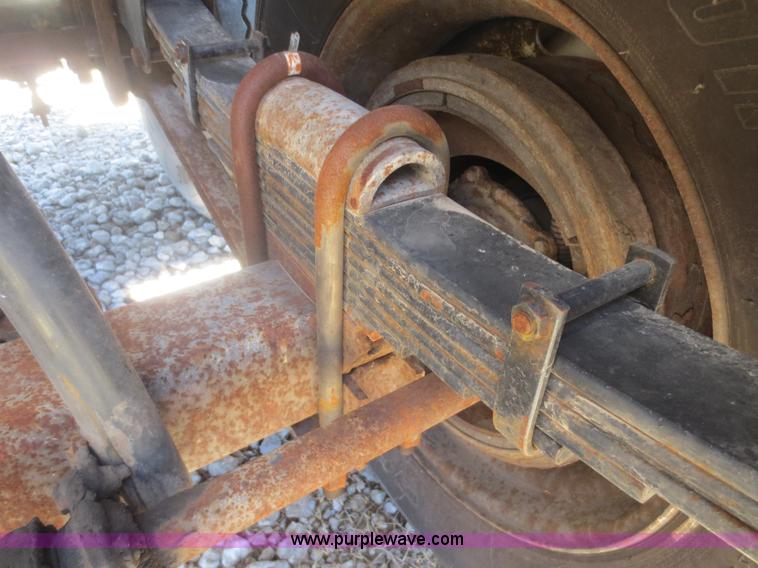 image for item F6824 1979 Polar 5,000 gallon tanker trailer