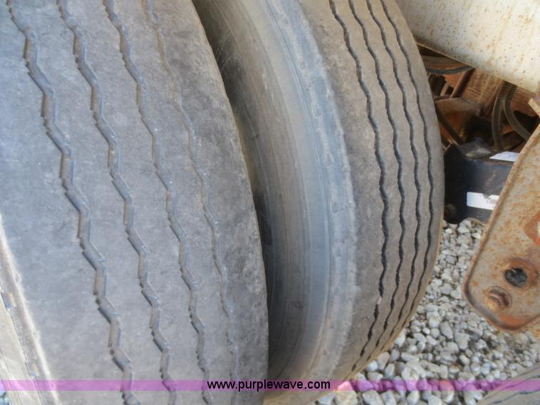 image for item F6824 1979 Polar 5,000 gallon tanker trailer