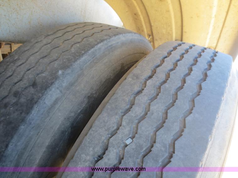 image for item F6824 1979 Polar 5,000 gallon tanker trailer