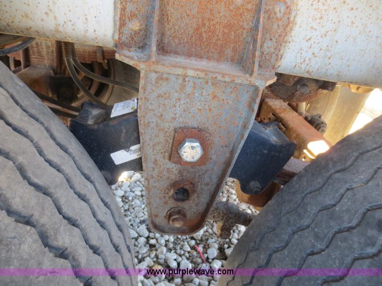 image for item F6824 1979 Polar 5,000 gallon tanker trailer