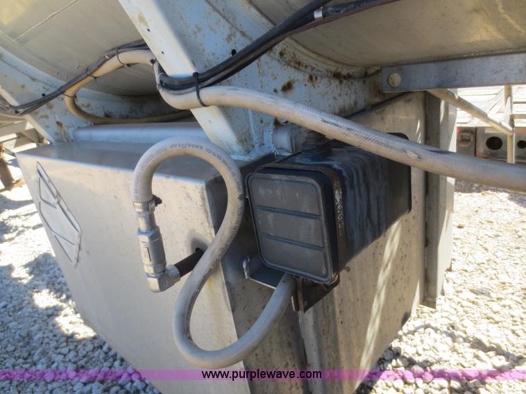 image for item F6824 1979 Polar 5,000 gallon tanker trailer