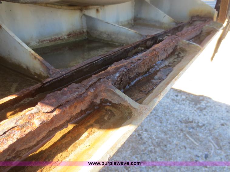 image for item F6824 1979 Polar 5,000 gallon tanker trailer