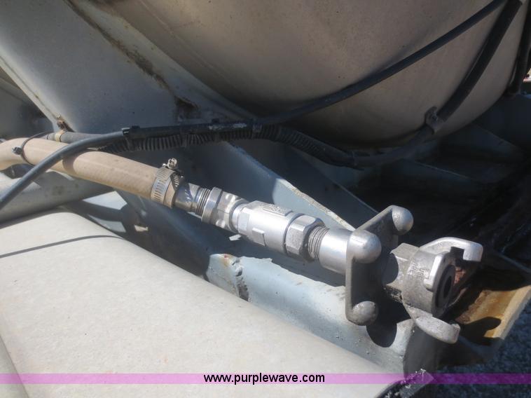 image for item F6824 1979 Polar 5,000 gallon tanker trailer