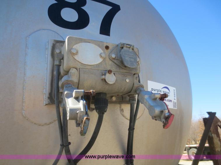 image for item F6824 1979 Polar 5,000 gallon tanker trailer