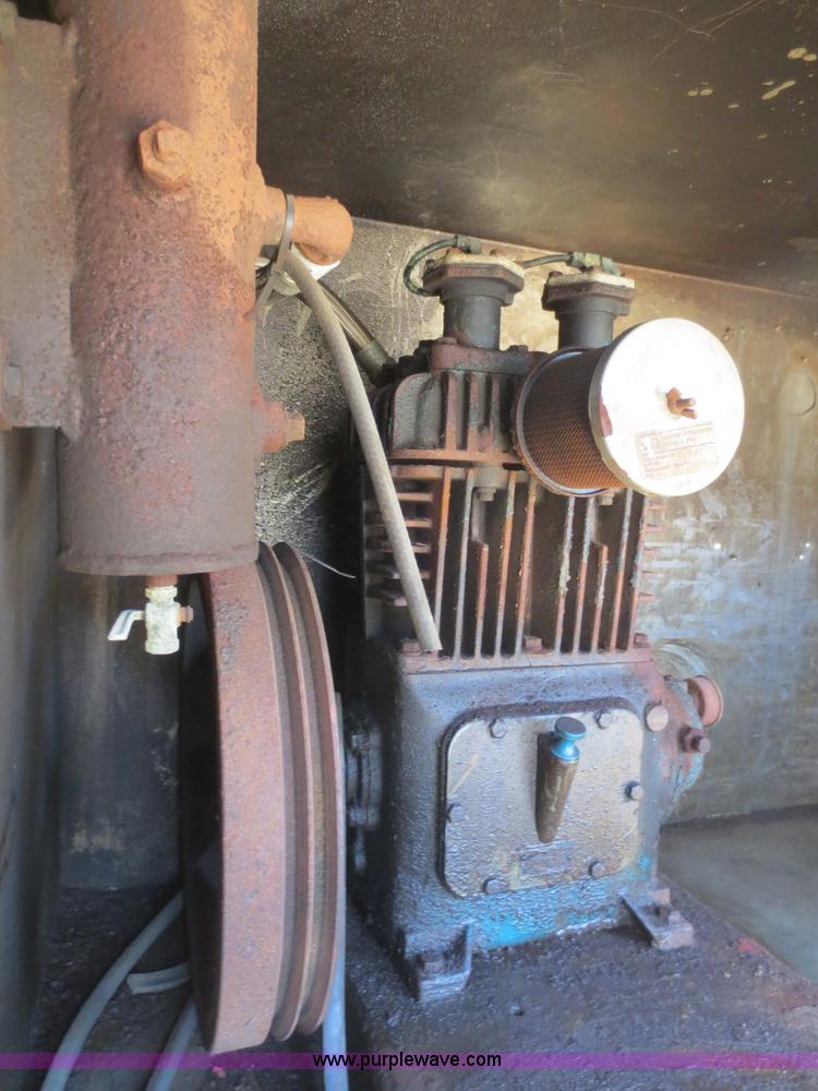 image for item F6824 1979 Polar 5,000 gallon tanker trailer