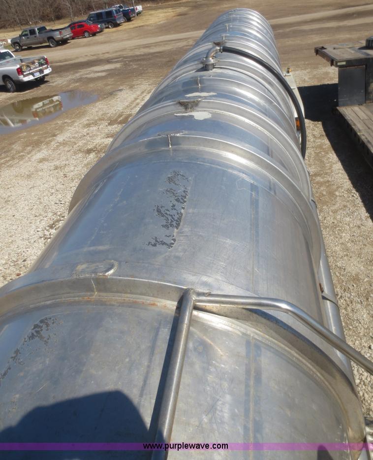 image for item F6824 1979 Polar 5,000 gallon tanker trailer