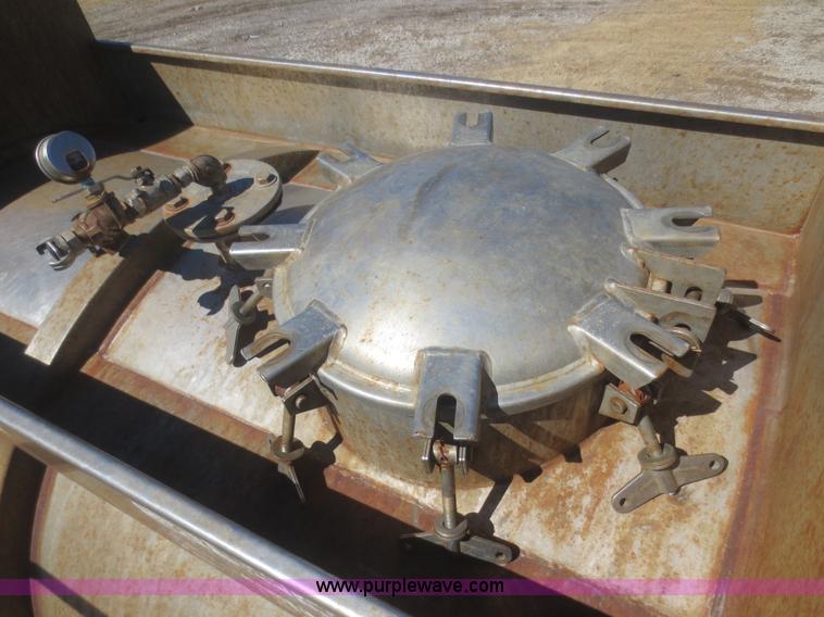 image for item F6824 1979 Polar 5,000 gallon tanker trailer