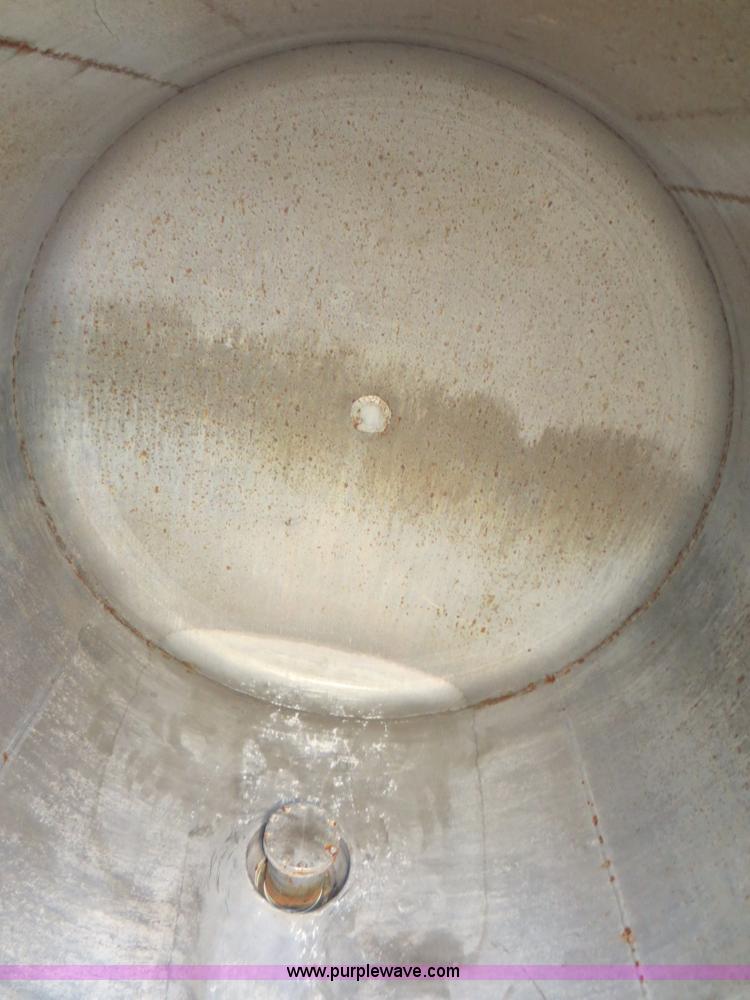 image for item F6824 1979 Polar 5,000 gallon tanker trailer