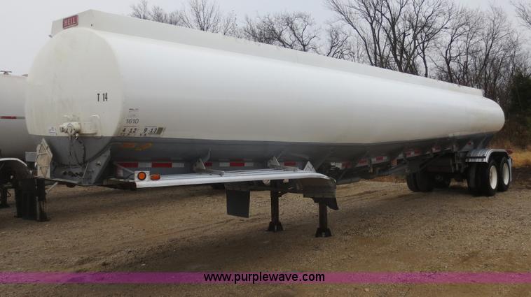 image for item F6825 1990 Heil 9,450 gallon tanker trailer