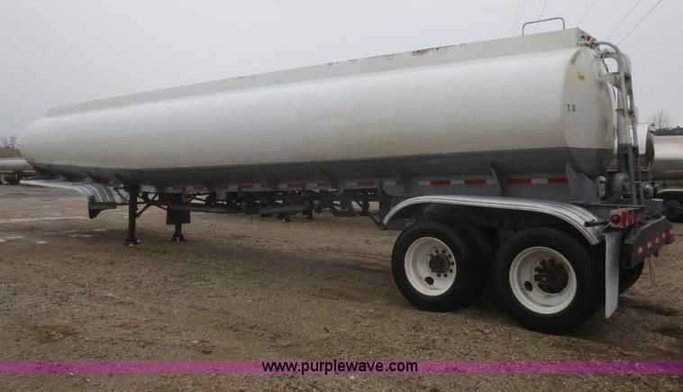 image for item F6825 1990 Heil 9,450 gallon tanker trailer