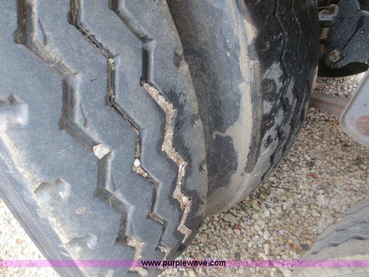 image for item F6825 1990 Heil 9,450 gallon tanker trailer