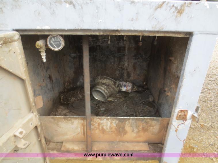 image for item F6825 1990 Heil 9,450 gallon tanker trailer