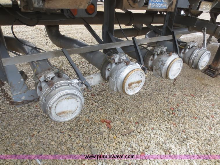 image for item F6825 1990 Heil 9,450 gallon tanker trailer