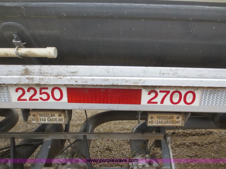 image for item F6825 1990 Heil 9,450 gallon tanker trailer