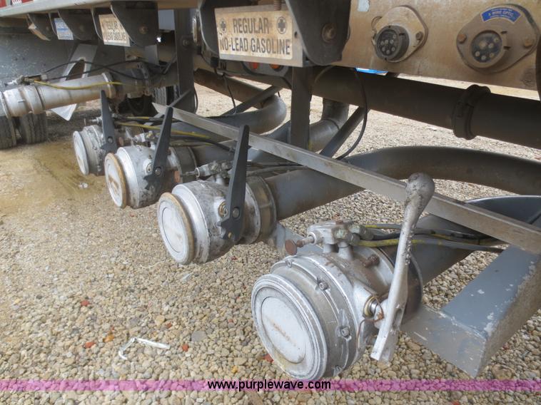 image for item F6825 1990 Heil 9,450 gallon tanker trailer