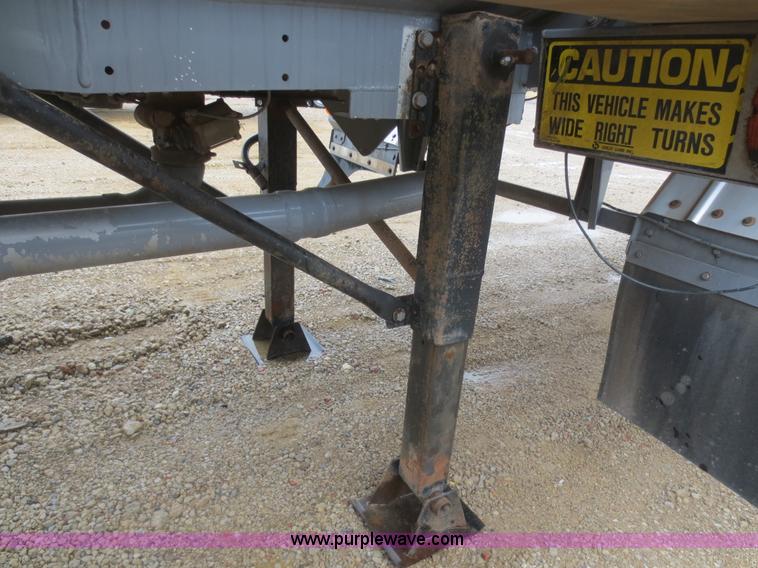 image for item F6825 1990 Heil 9,450 gallon tanker trailer