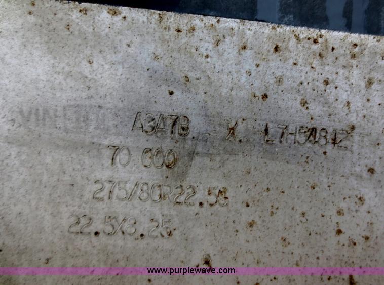 image for item F6825 1990 Heil 9,450 gallon tanker trailer