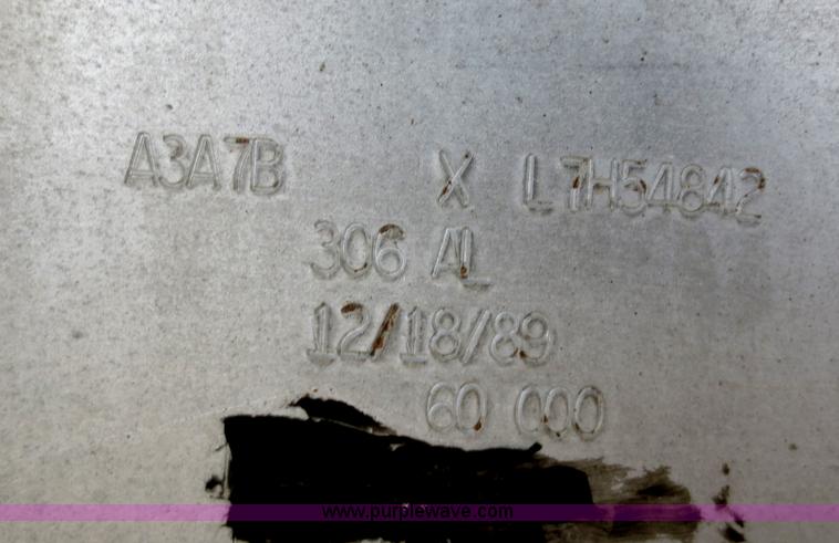 image for item F6825 1990 Heil 9,450 gallon tanker trailer