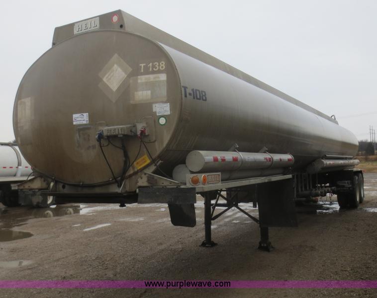 image for item F6826 1986 Heil 9,200 gallon tanker trailer