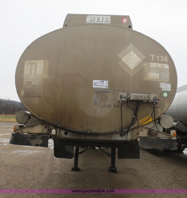 image for item F6826 1986 Heil 9,200 gallon tanker trailer