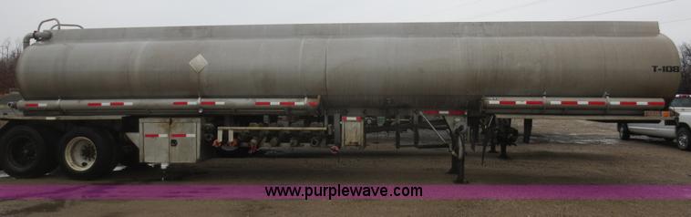 image for item F6826 1986 Heil 9,200 gallon tanker trailer