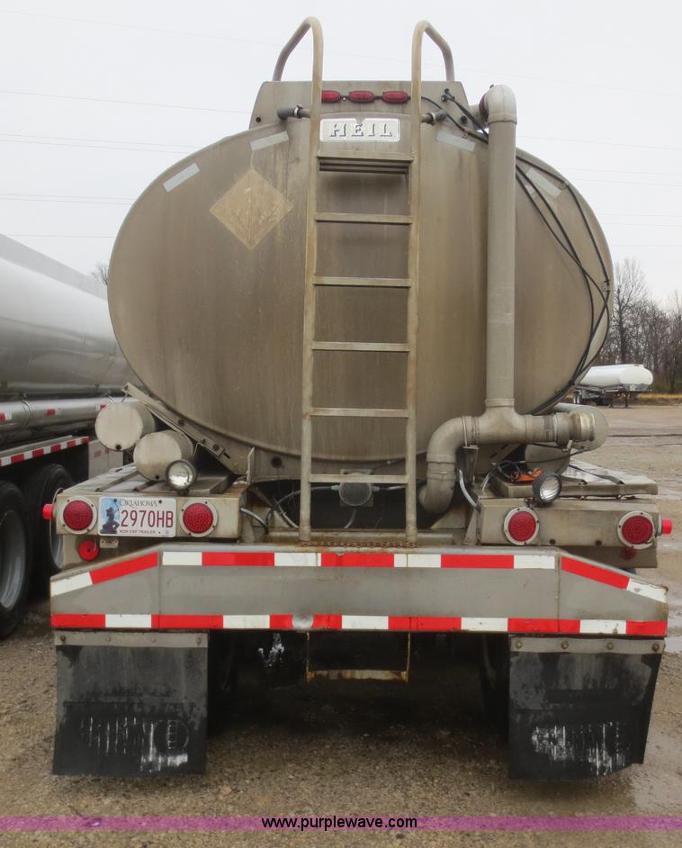 image for item F6826 1986 Heil 9,200 gallon tanker trailer
