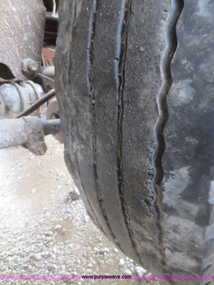 image for item F6826 1986 Heil 9,200 gallon tanker trailer