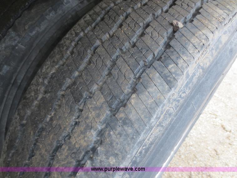 image for item F6826 1986 Heil 9,200 gallon tanker trailer