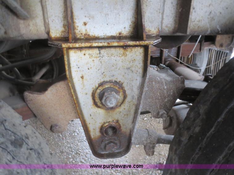 image for item F6826 1986 Heil 9,200 gallon tanker trailer