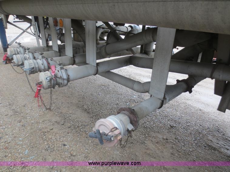 image for item F6826 1986 Heil 9,200 gallon tanker trailer