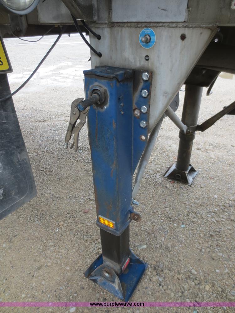 image for item F6826 1986 Heil 9,200 gallon tanker trailer