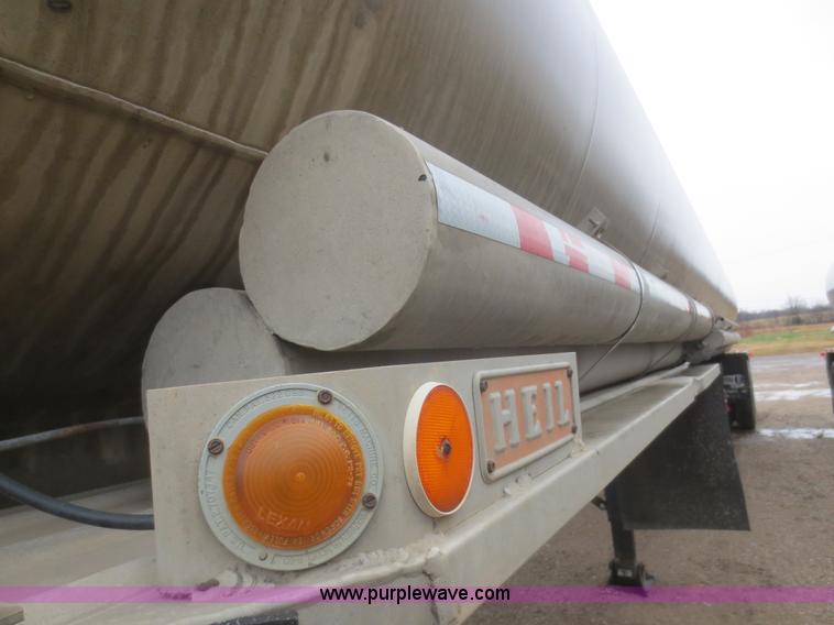 image for item F6826 1986 Heil 9,200 gallon tanker trailer
