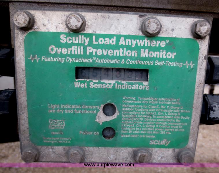 image for item F6826 1986 Heil 9,200 gallon tanker trailer