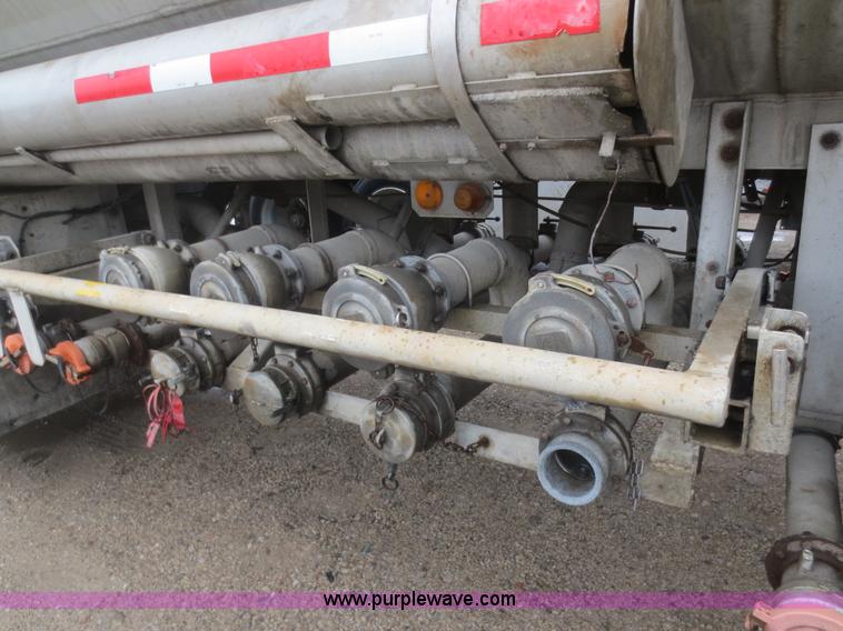 image for item F6826 1986 Heil 9,200 gallon tanker trailer